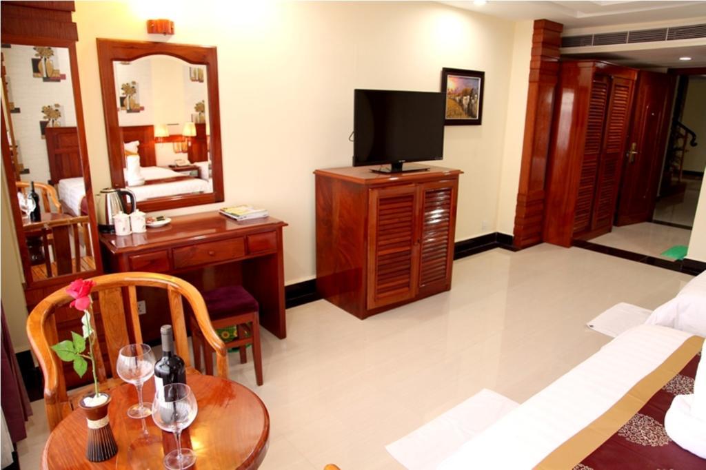 Huang Ting Hotel Phnom Penh Bagian luar foto